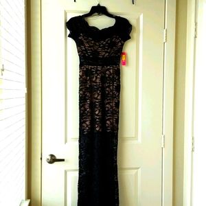 NWT Black Bateau Neckline Long Lace Dress